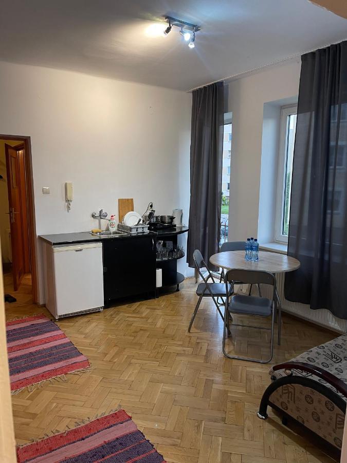Apartamenty 650 Metrow Od Dworca 프르제미슬 외부 사진